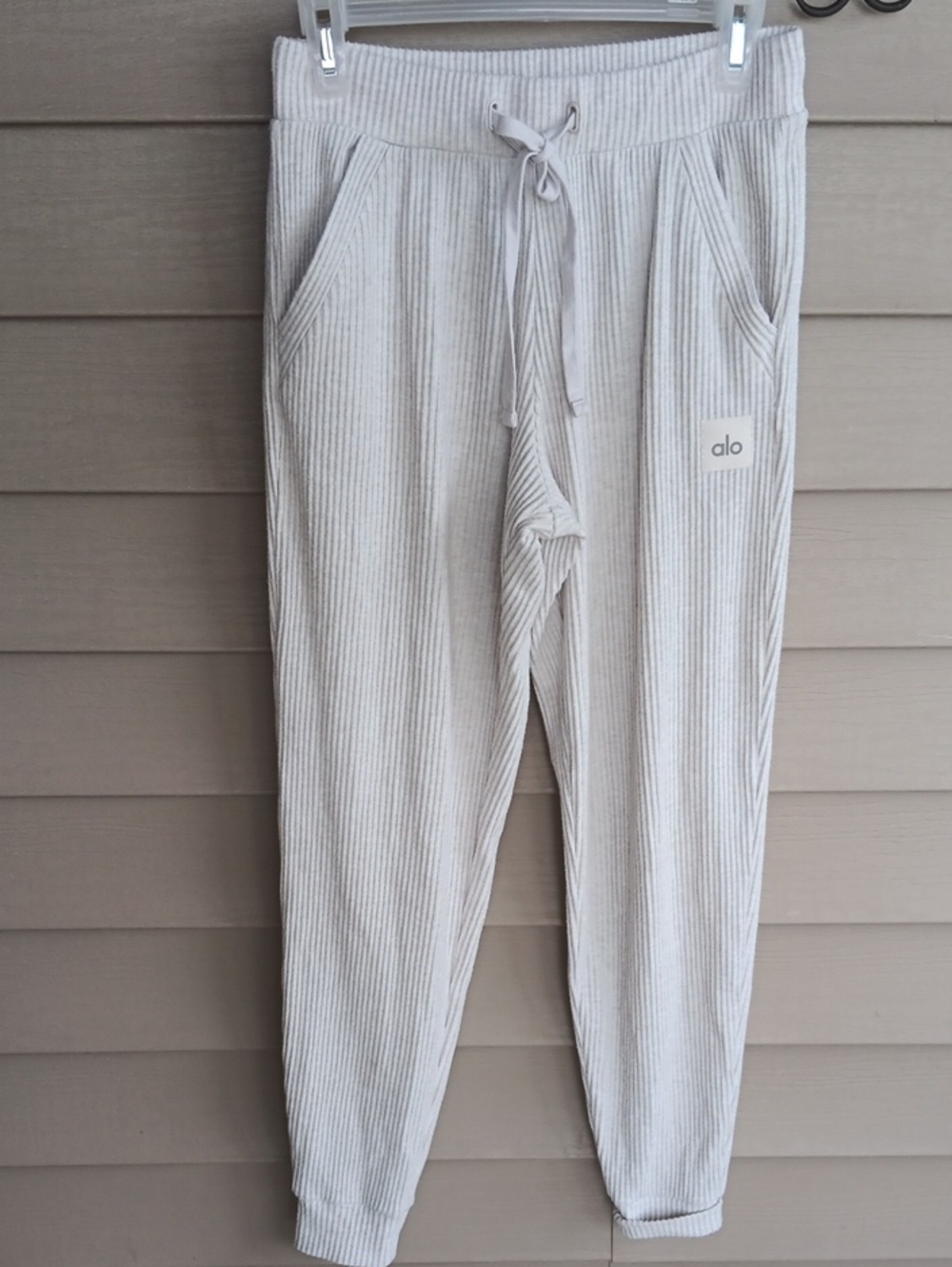 ALO Yoga Muse Ivory Ribbed Sweatpants. Size Small.